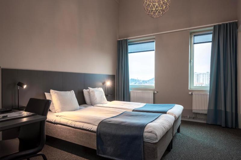 Standard Twin Room image 1