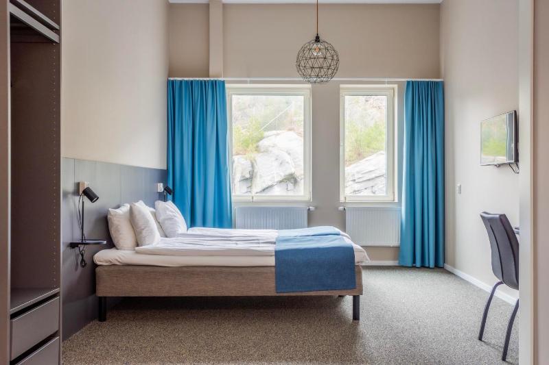 Standard Twin Room image 3