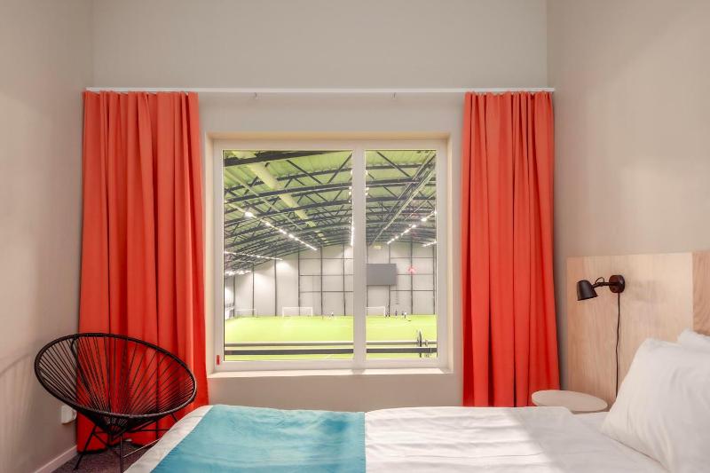 Standard Twin Room image 4