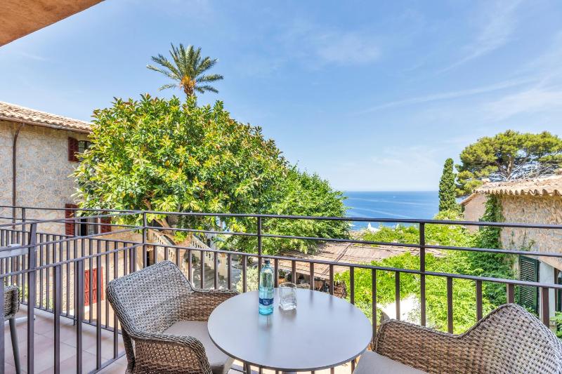 Double or Twin Room with Sea View image 2