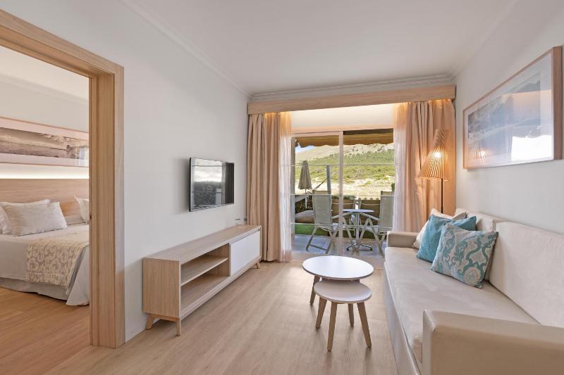 One-Bedroom Apartment With Garden and Mini Pool image 1