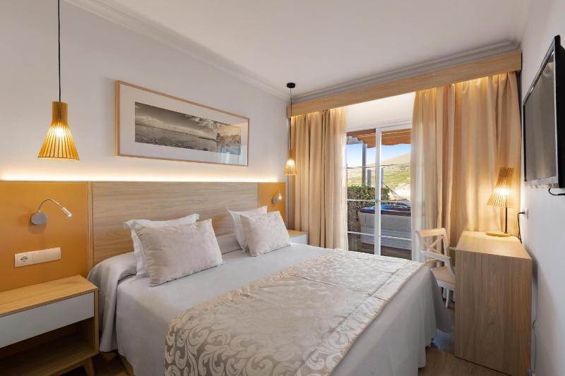 One-Bedroom Apartment With Garden and Mini Pool image 4