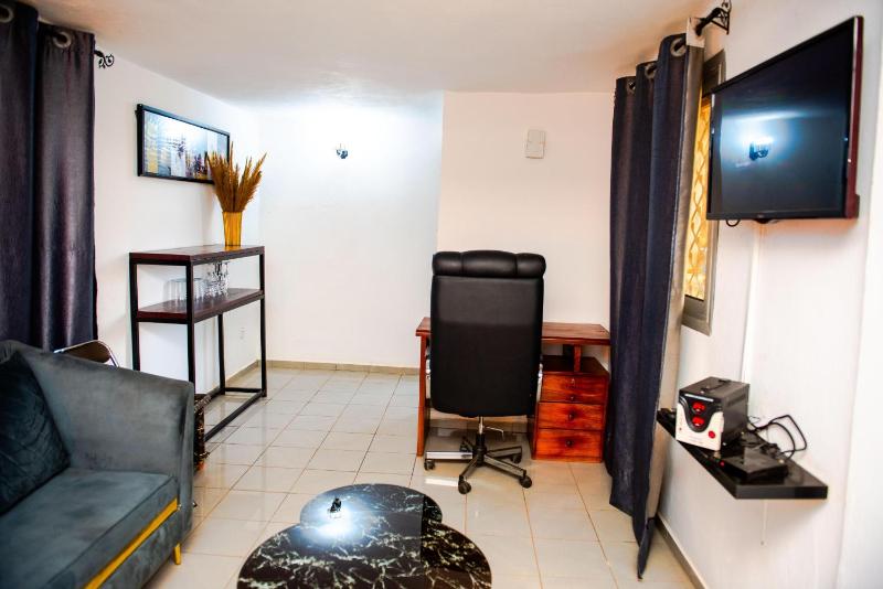 Studio Meublé - La Concorde - 1 Salon 1e Chambre 1e Salle de bain 1e Cuisine - image 11