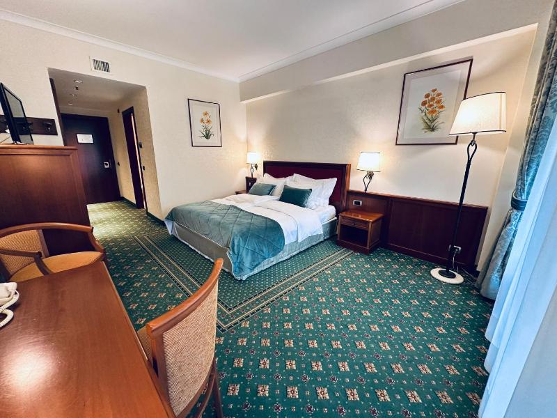 Standard Double or Twin Room image 3
