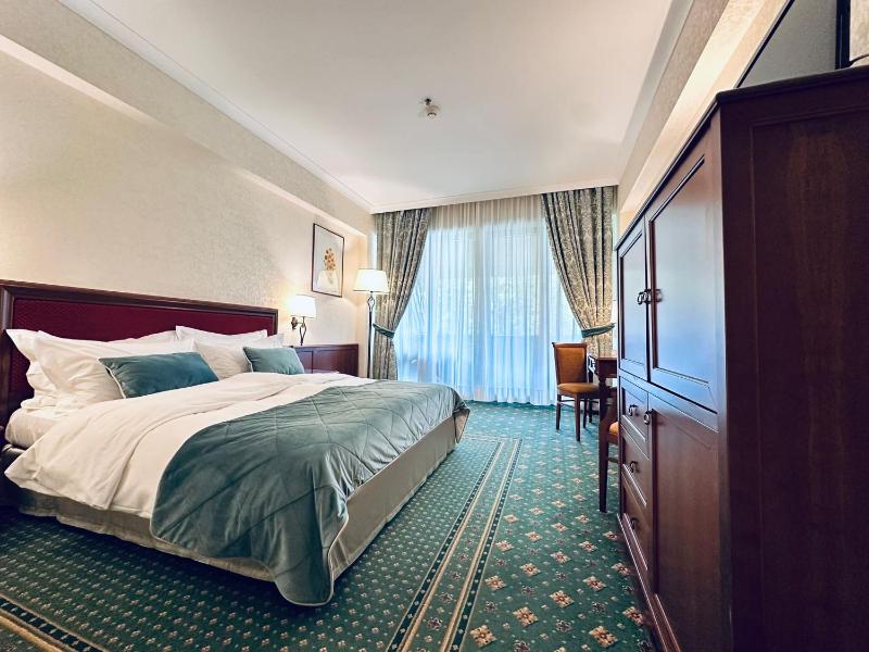 Standard Double or Twin Room image 1