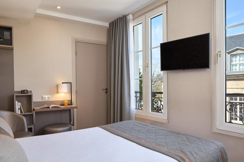 Double Room image 3