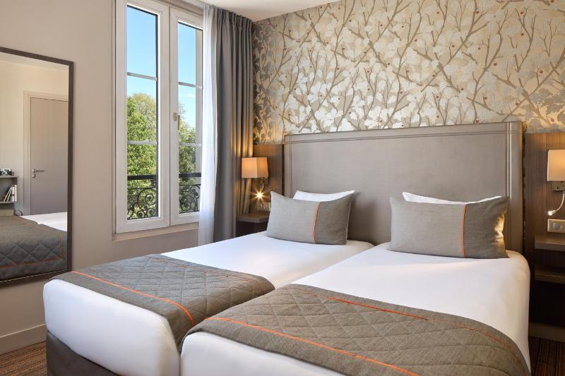 Superior Twin Room image 1