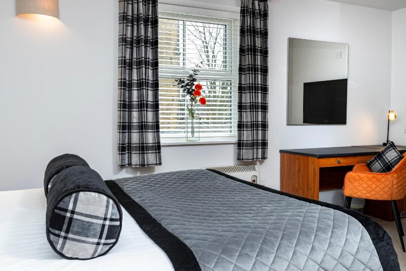 Classic Double Room image 2