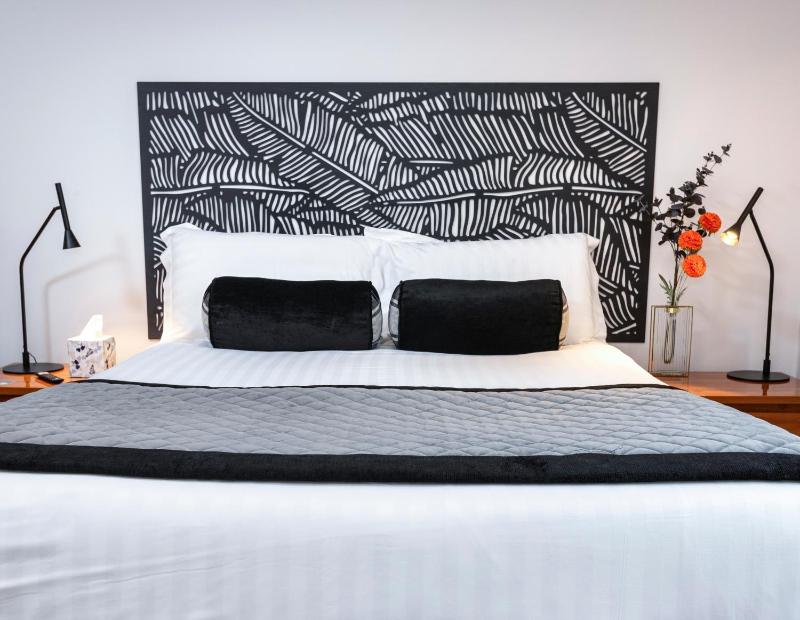 Classic Double Room image 3