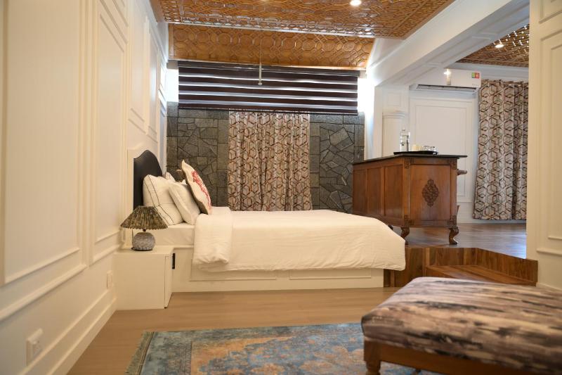 Tree of Life Lakeside Cottage Srinagar - image 13