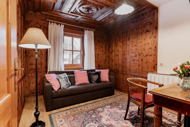 Family Room image 4