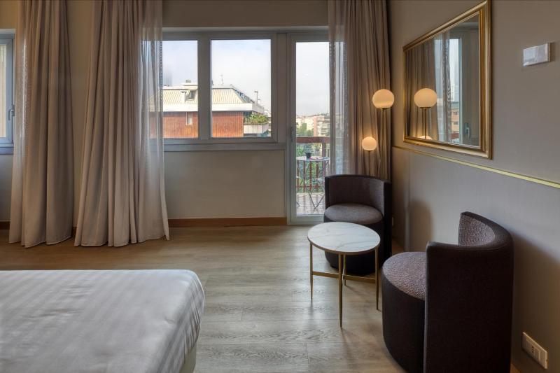 Deluxe Room image 3