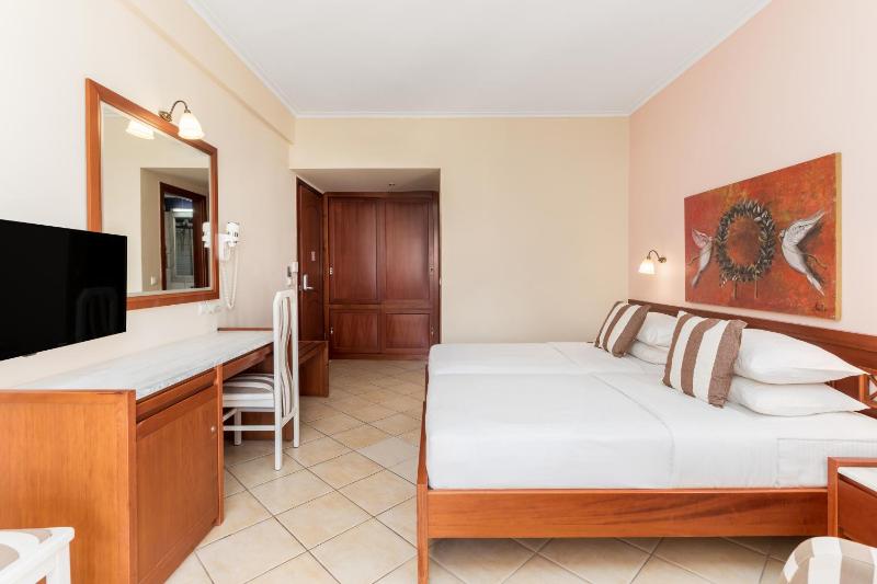 Standard Double or Twin Room image 4