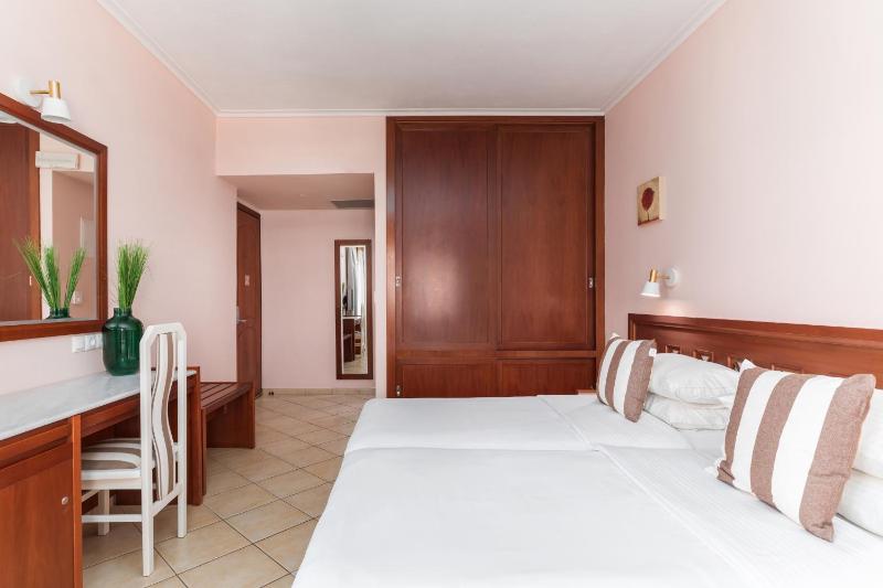 Triple Room image 4