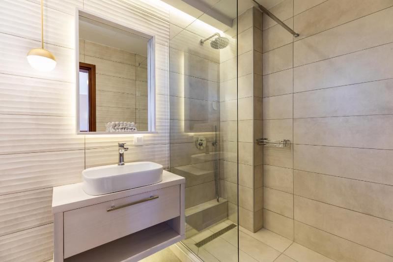 Junior Suite with Mountain View image 4