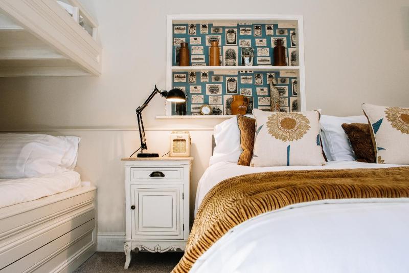 Quadruple Room image 2