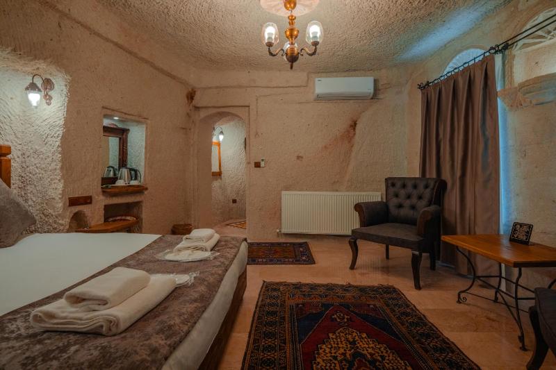 Deluxe Double Room image 3