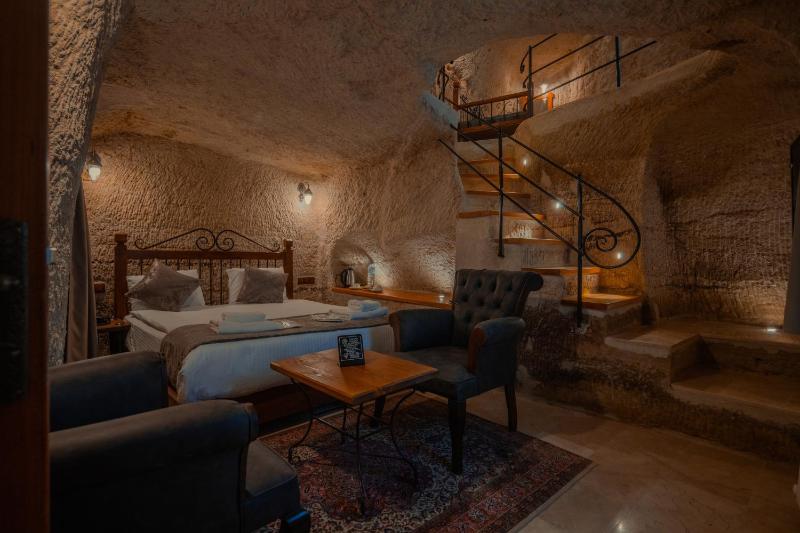 Deluxe Double Room (2 Adults + 1 Child) image 1