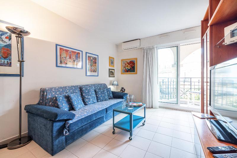 Queen Garden Apartment - Happy Rentals - image 8