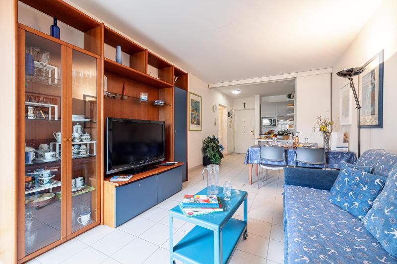 Queen Garden Apartment - Happy Rentals - image 5