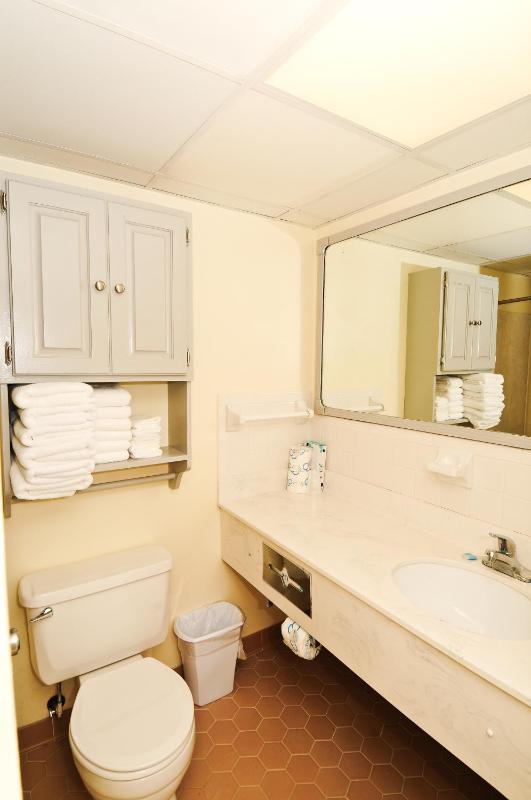 2 Room Oceanfront Efficiency Suite with 2 Queen Beds and 1 Sleeper Sofa - T1 image 3