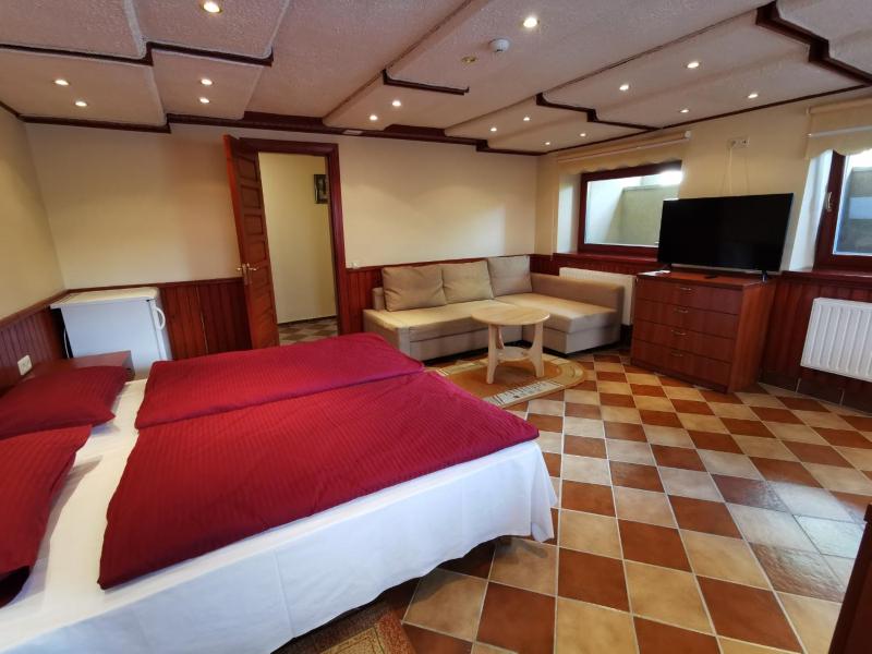 Economy Double or Twin Room image 3