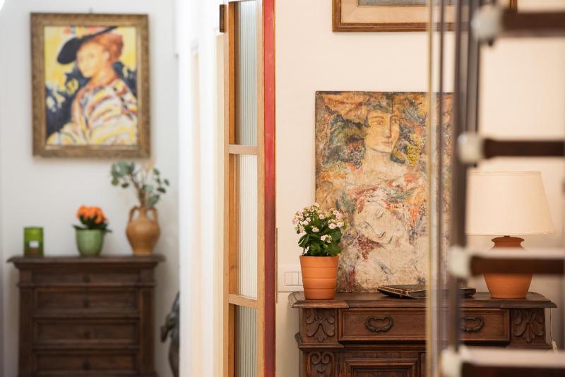 Santo Spirito Frescoed 6 sleeps apartment - image 5