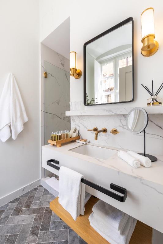 Deluxe Junior Suite image 3