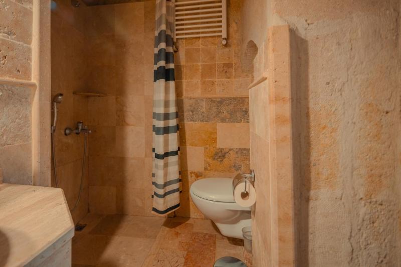Twin Room image 4