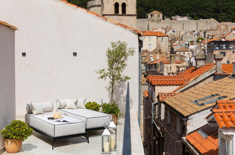 Junior Suite with Balcony image 4