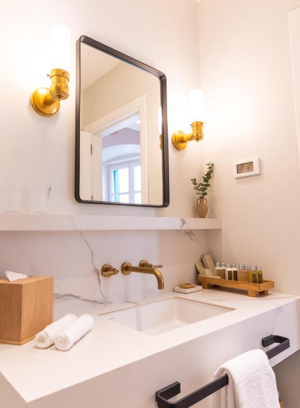 Junior Suite with Balcony image 2