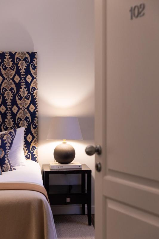 Deluxe Double Room image 4