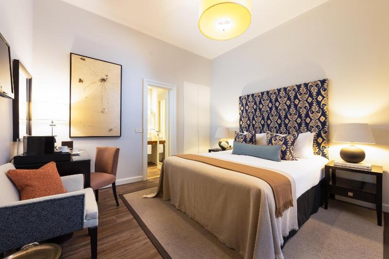 Deluxe Double Room image 3