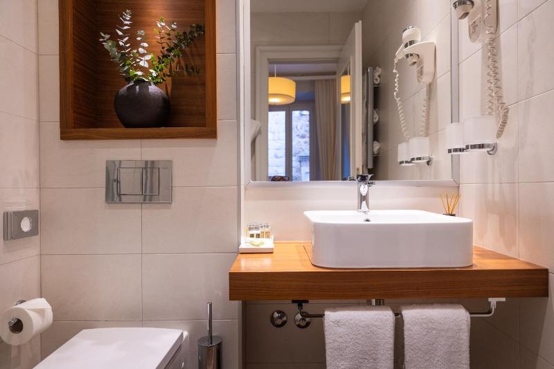 Standard Double or Twin Room image 3