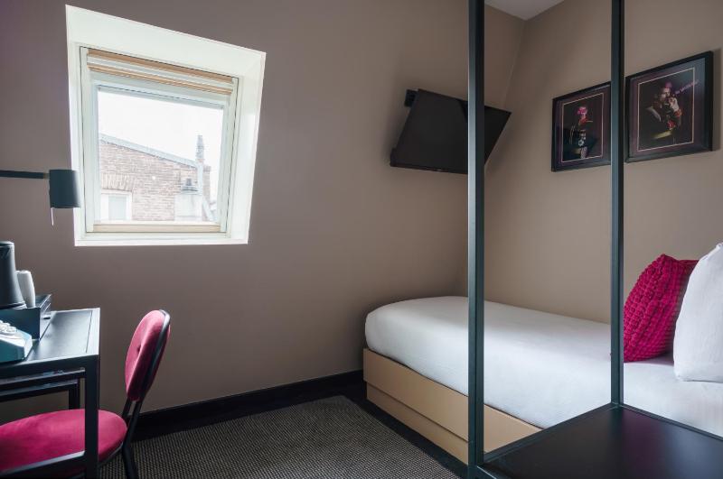 Single Room image 4