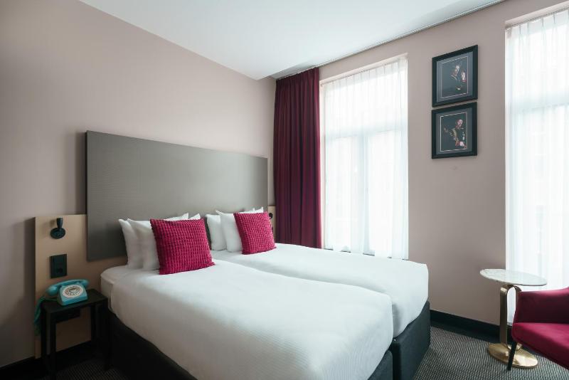 Deluxe Twin Room image 3