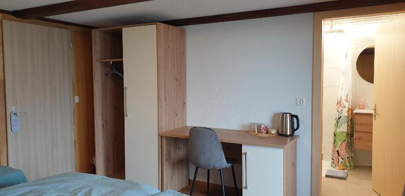 Deluxe Double Room image 3