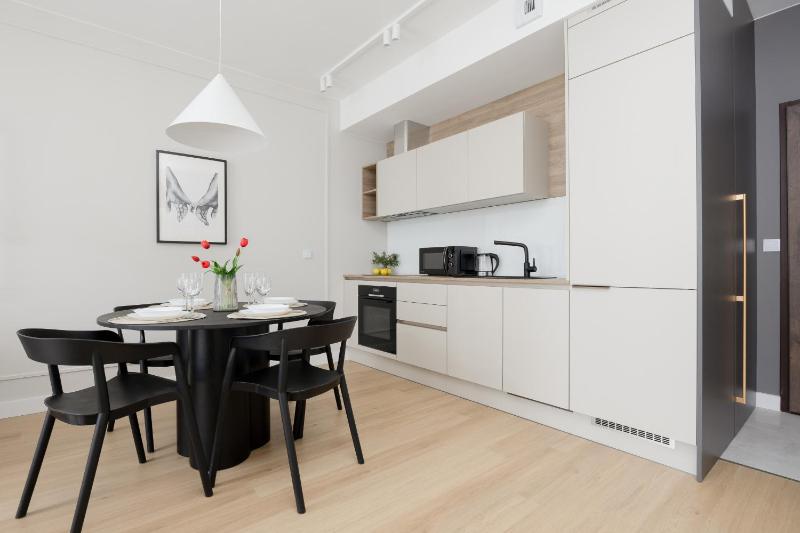 Luxurious Apartments in Warsaw with Sauna and Gym by Renters Prestige - image 6