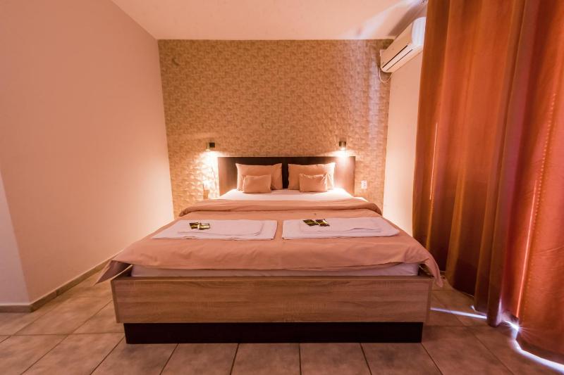 Deluxe Double Room with Shower image 3