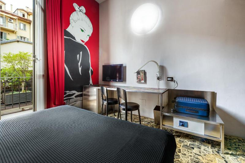Deluxe Double or Twin Room image 1