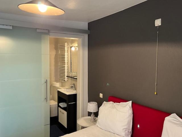 Double Room image 1