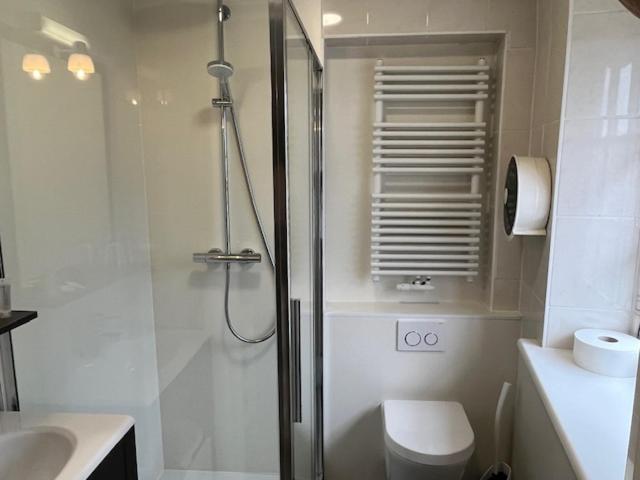 Double Room image 4