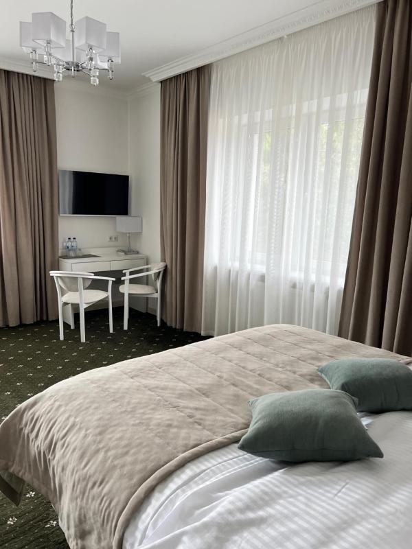 Deluxe Double Room with Balcony image 2