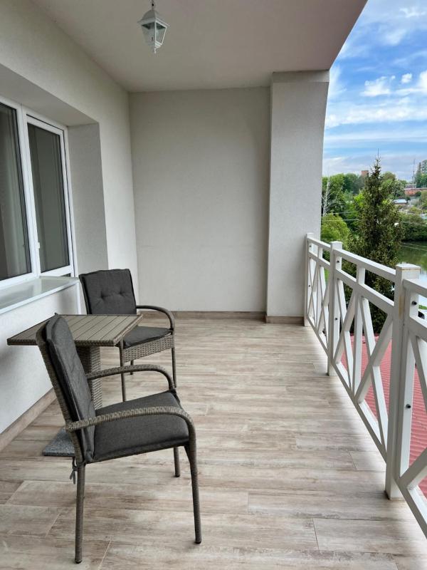 Deluxe Double Room with Balcony image 4