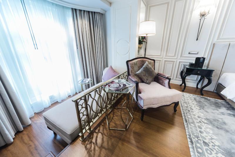 Luxury Deluxe Double or Twin Room image 4