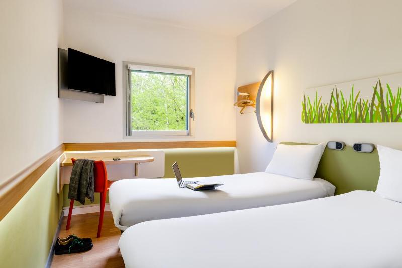 Twin Room image 2