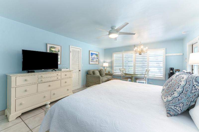 King Room image 4