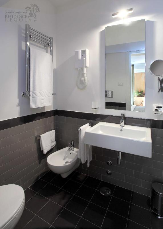 Deluxe Double Room with Balcony image 2
