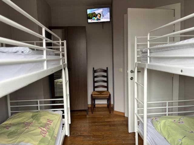 Family Room (6 Adults) image 3