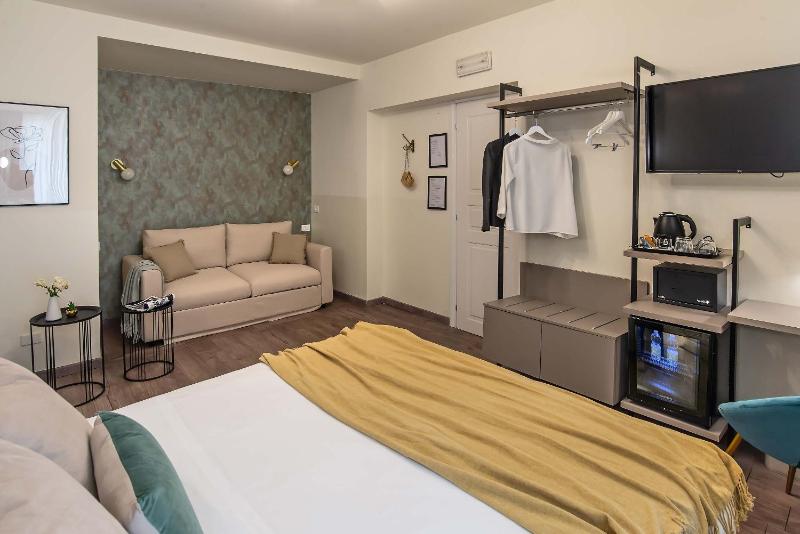 Quadruple Room image 3